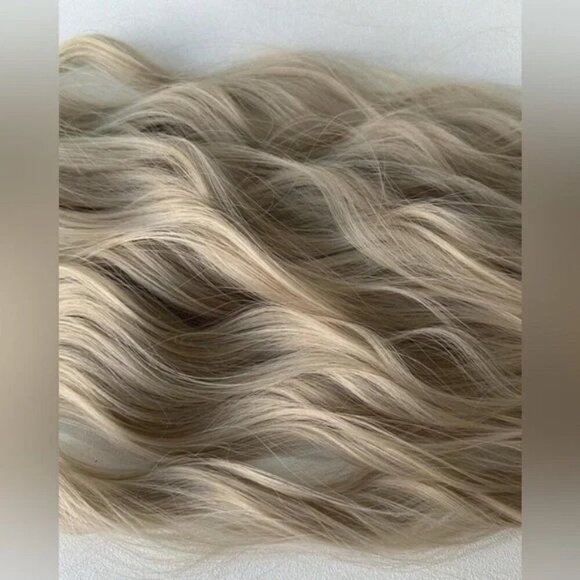 22 Inch Clip in Hair Extensions Light Blonde - Water Wave hair style - Picture 11 of 11